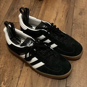 Black and white adidas men’s size 11